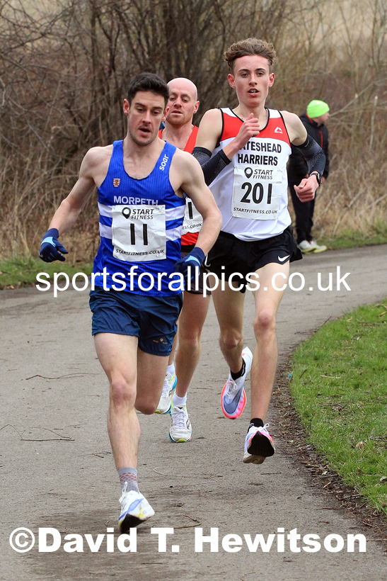 Senior men and veteran men over-40s NECAA Road Relay Champs., Hetton Lyons Park, Hetton le Hole, County Durham. Photo: David T. Hewitson/Sports for All Pics